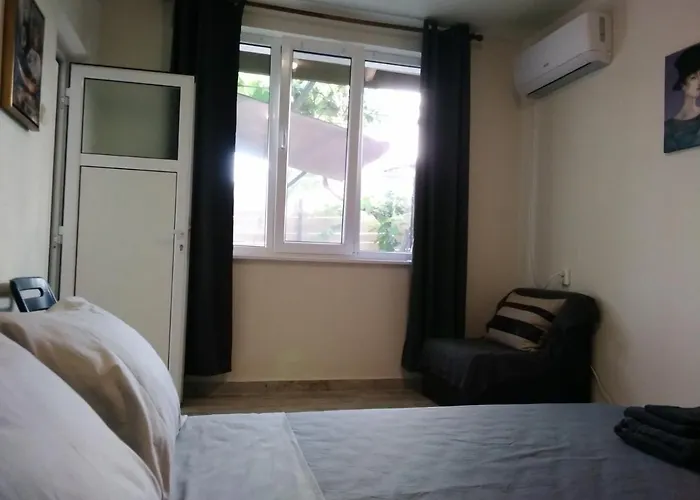 Artfan Guest * Varvara (Burgas)